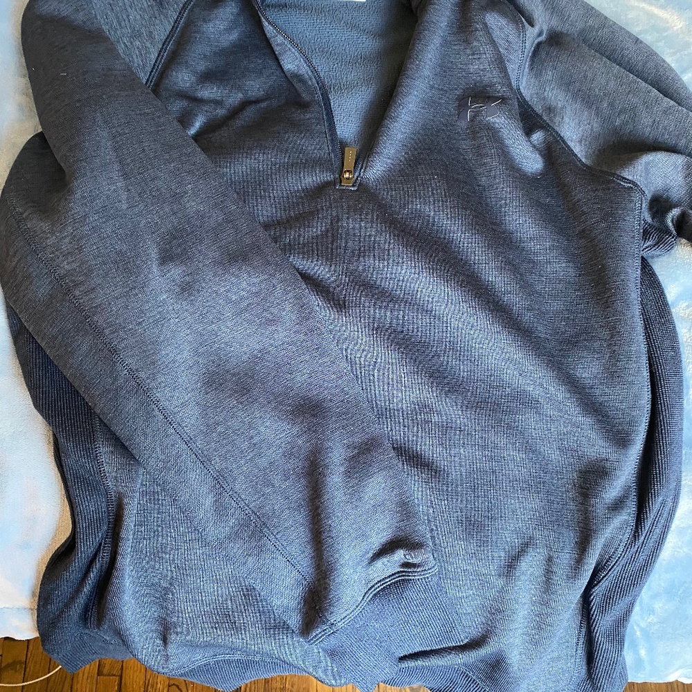 Under Armour mens handsome cold gear quarter zip with quality fabric ribbing!